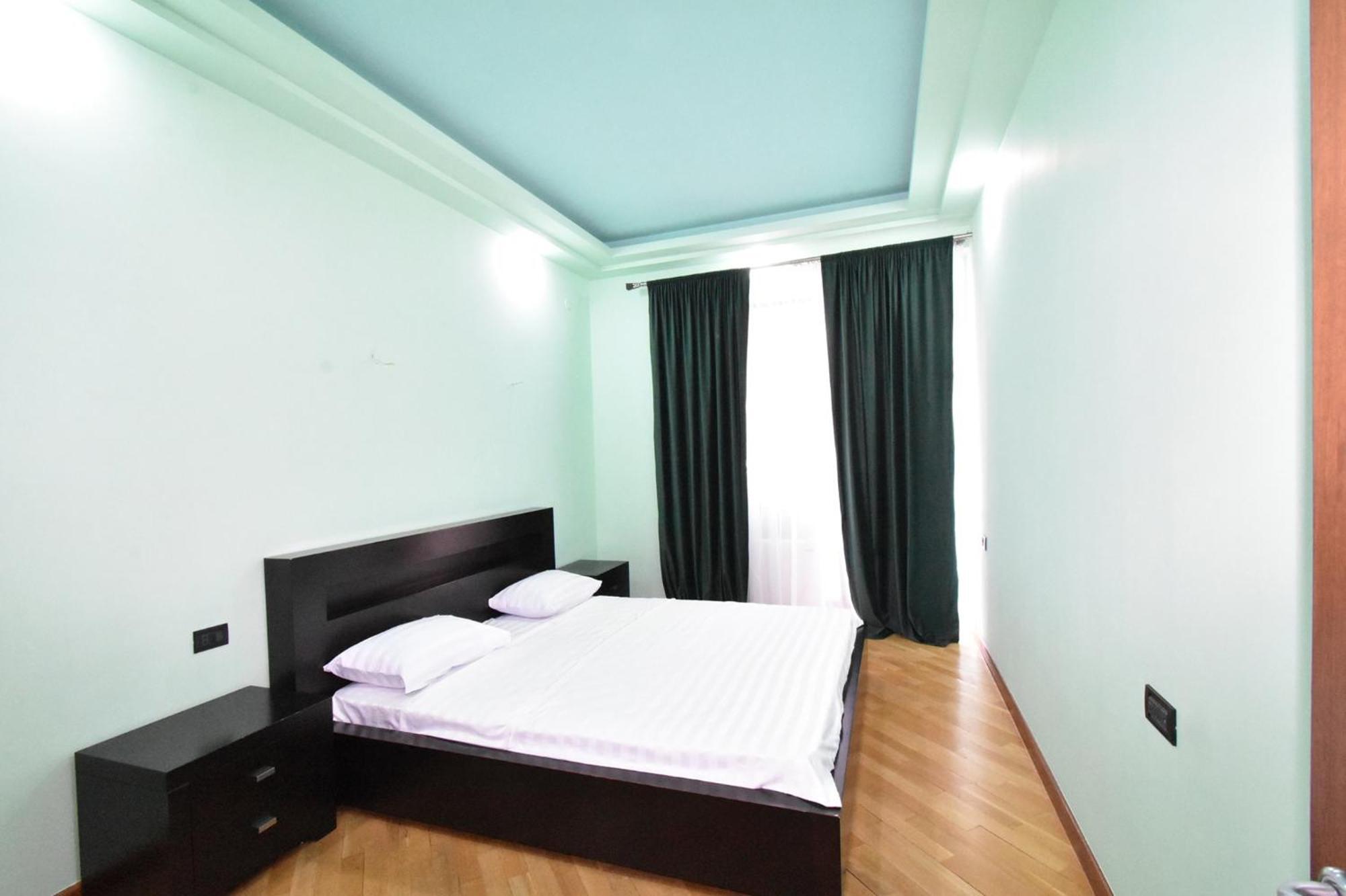 Amiryan Street, 3 Bedrooms Grand And Sunny Apartmet Am2711 耶烈万 外观 照片